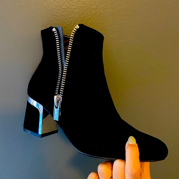 DKNY boots - Picture 1 of 1